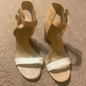 Cole Haan Women's Strappy Heeled Sandal Sz 8.5 B  tan & cream 3 inch heel